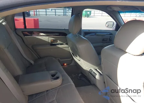 2009 Lincoln Town Car Signature Limited from USA, damaged, VIN 2LNHM82V59X622733